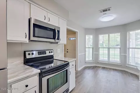 Kitchen - 110 Windchase Dr, Brandon, MS 39042 photo 2 of 4