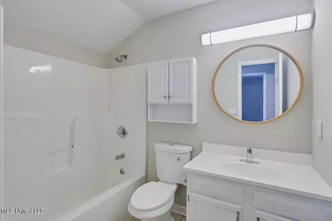 Bath - 110 Windchase Dr, Brandon, MS 39042 photo 3 of 3