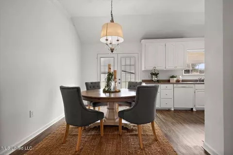 Dining - 204 Cherry Bark Dr, Brandon, MS 39047 photo 1 of 2