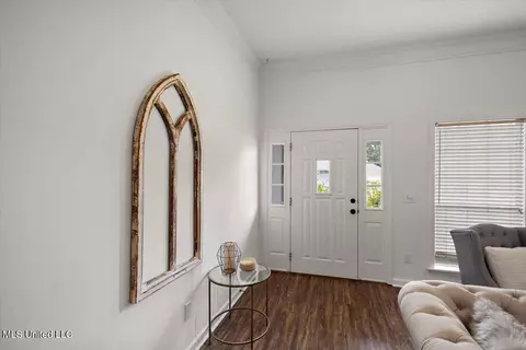 Entry Way - 204 Cherry Bark Dr, Brandon, MS 39047 photo 2 of 2