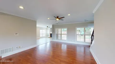 Living - 1377 Notting Hill Loop, Hernando, MS 38632 photo 2 of 6