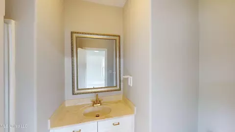Bath - 1377 Notting Hill Loop, Hernando, MS 38632 photo 3 of 4