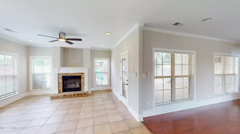 Living - 1377 Notting Hill Loop, Hernando, MS 38632 photo 4 of 6