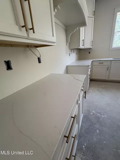 Kitchen - 1558 John Thomas Cv, Hernando, MS 38632 photo 4 of 7