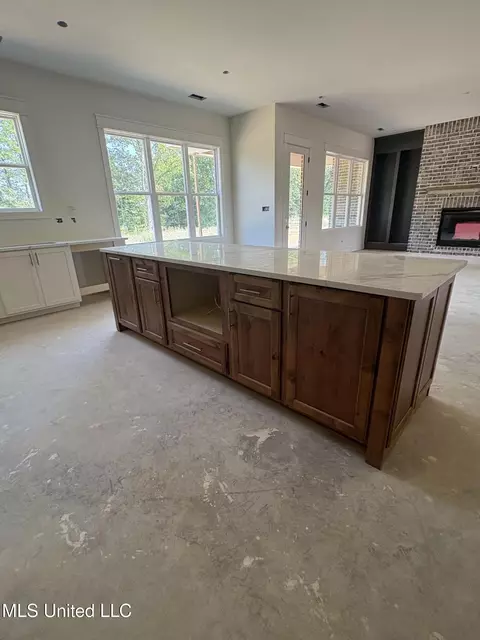 Kitchen - 1558 John Thomas Cv, Hernando, MS 38632 photo 2 of 7