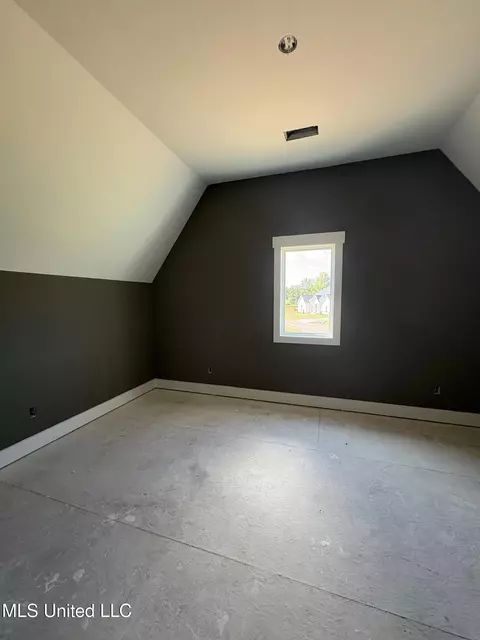 Bedroom - 1558 John Thomas Cv, Hernando, MS 38632 photo 2 of 6