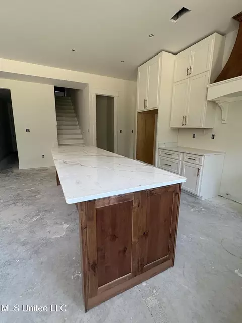 Kitchen - 1558 John Thomas Cv, Hernando, MS 38632 photo 6 of 7