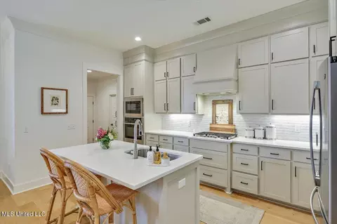 Kitchen - 156 Shore View Dr, Madison, MS 39110 photo 2 of 5