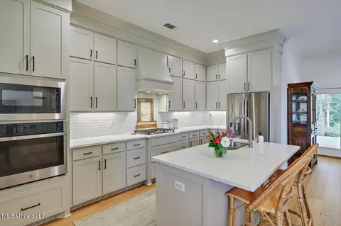 Kitchen - 156 Shore View Dr, Madison, MS 39110 photo 1 of 5