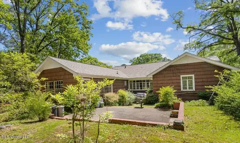 Exterior - 516 Naples Rd, Jackson, MS 39206 photo 4 of 6