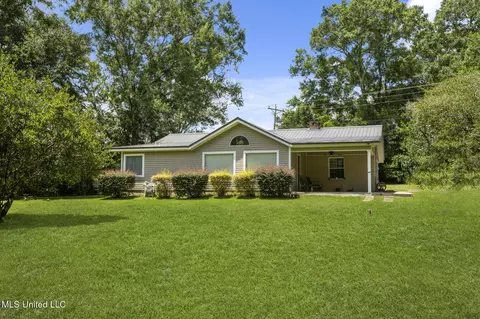 109 Charwood Dr, Poplarville, MS 39470