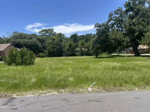 1721 Mantou St, Pascagoula, MS 39567