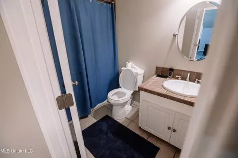 Bath - 629 Cherry Ln, Laurel, MS 39440 photo 5 of 5