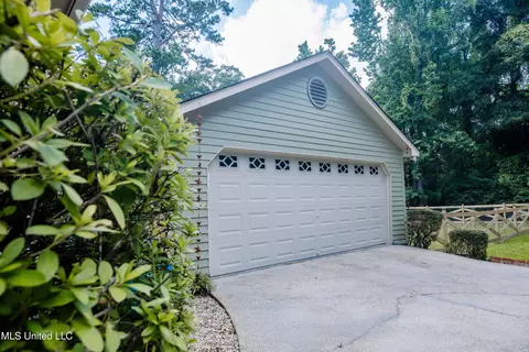 Exterior - 629 Cherry Ln, Laurel, MS 39440 photo 5 of 9