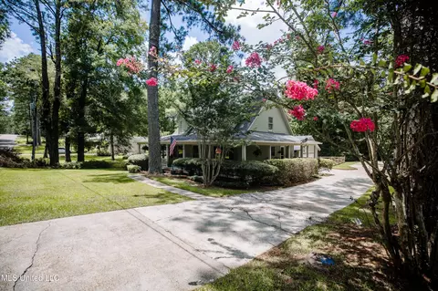 Exterior - 629 Cherry Ln, Laurel, MS 39440 photo 3 of 9
