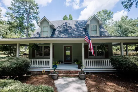 Exterior - 629 Cherry Ln, Laurel, MS 39440 photo 2 of 9