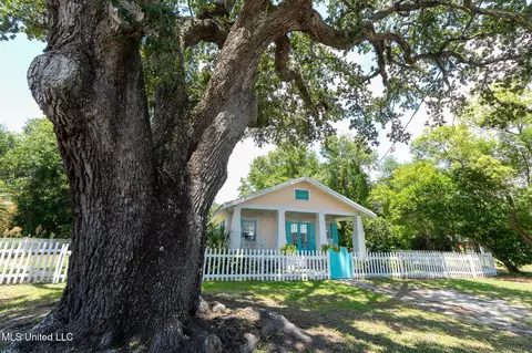 1085 Township Rd, Gulfport, MS 39507