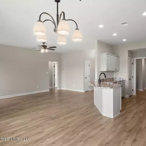 6026 Daffodil Ln, Walls, MS 38680 photo 10