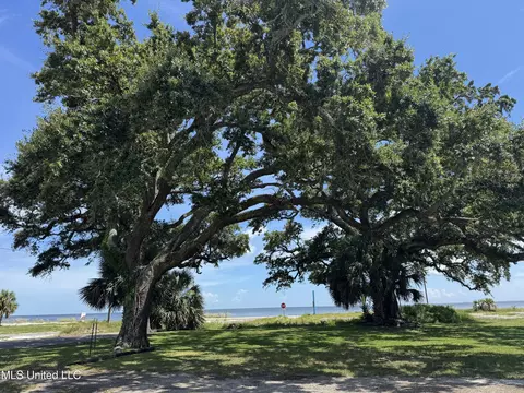 640 16th St, Gulfport, MS 39507