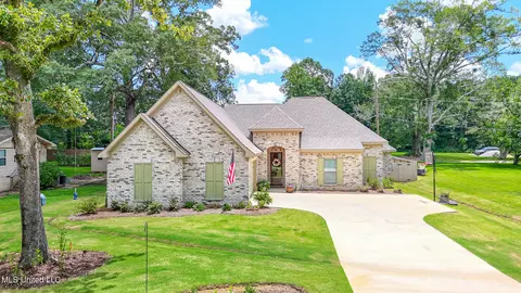 102 Eastwood Dr, Brandon, MS 39042