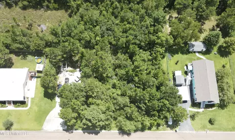 131 Lafitte Dr, Waveland, MS 39576