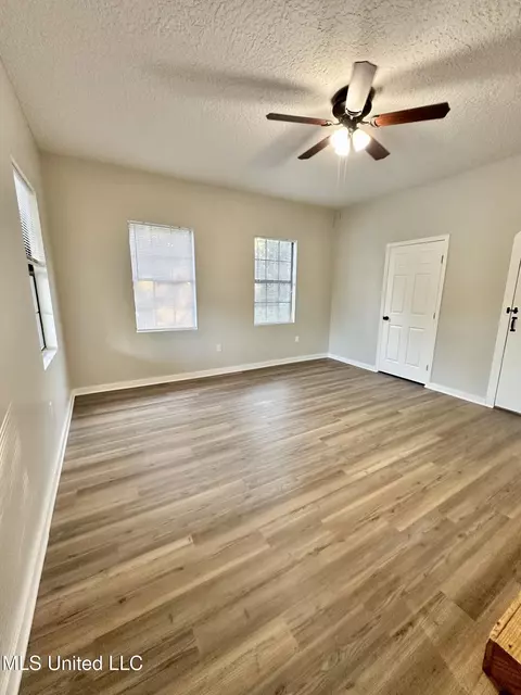 Living - 8156 Highway 198, Lucedale, MS 39452 photo 2 of 3
