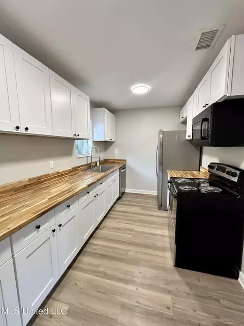 Kitchen - 8156 Highway 198, Lucedale, MS 39452 photo 1 of 1