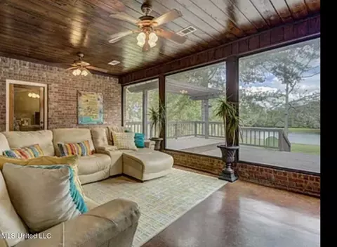 130 Grande Oaks Dr, Terry, MS 39170