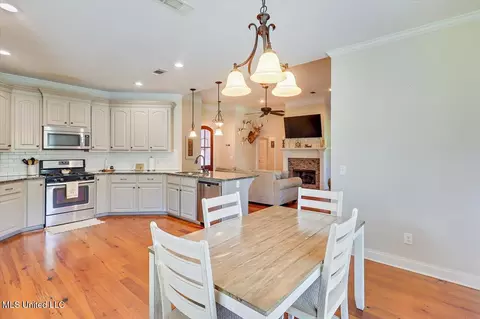 Dining - 626 Tucker Xing, Brandon, MS 39042 photo 2 of 2