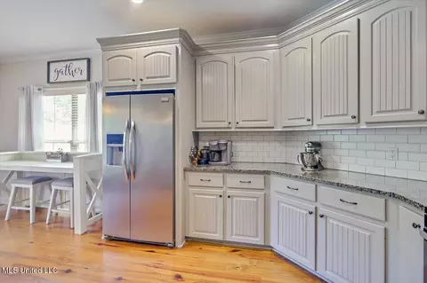 Kitchen - 626 Tucker Xing, Brandon, MS 39042 photo 3 of 4