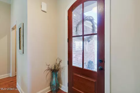 Entry Way - 626 Tucker Xing, Brandon, MS 39042 photo 2 of 2