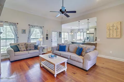 Living - 626 Tucker Xing, Brandon, MS 39042 photo 1 of 2