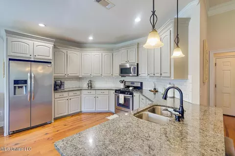Kitchen - 626 Tucker Xing, Brandon, MS 39042 photo 1 of 4
