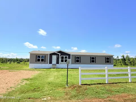 100 Storm Cv, Grenada, MS 38901