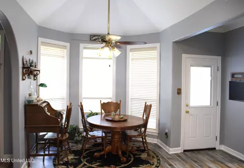 Dining - 4660 Conner Dr, Hernando, MS 38632 photo 2 of 2