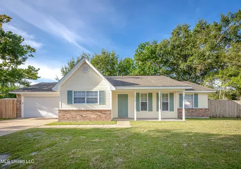 12505 W Canterbury Dr, Ocean Springs, MS 39564