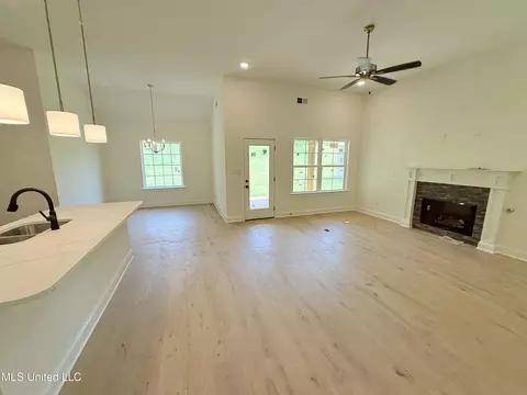 Living - 1198 Creekside Ln, Hernando, MS 38632 photo 1 of 2