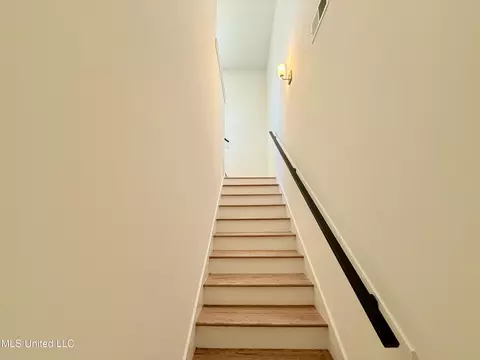 Entry Way - 1198 Creekside Ln, Hernando, MS 38632 photo 3 of 3