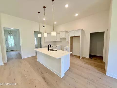 Kitchen - 1198 Creekside Ln, Hernando, MS 38632 photo 1 of 3