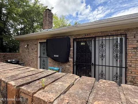 Exterior - 55 Oak Crest Pl, Brandon, MS 39042 photo 3 of 8