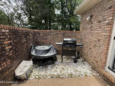 Exterior - 55 Oak Crest Pl, Brandon, MS 39042 photo 4 of 8