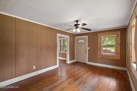 Living - 227 Columbus St, Jackson, MS 39209 photo 1 of 1