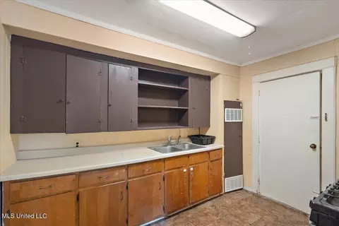 Kitchen - 227 Columbus St, Jackson, MS 39209 photo 1 of 1