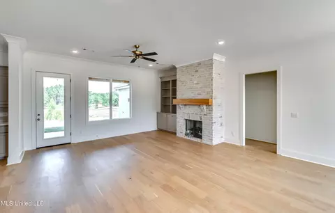 Living - 241 Bronson Bnd, Flowood, MS 39232 photo 2 of 5