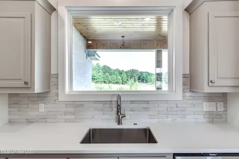 Kitchen - 241 Bronson Bnd, Flowood, MS 39232 photo 5 of 5