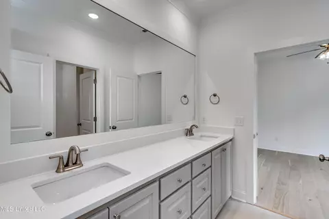 Bath - 241 Bronson Bnd, Flowood, MS 39232 photo 8 of 9