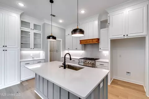 Kitchen - 501 Harper Cv, Flowood, MS 39232 photo 2 of 6
