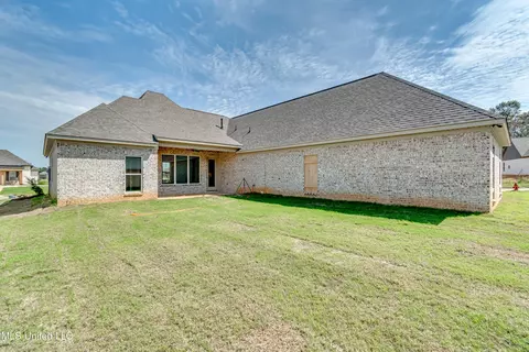 Exterior - 501 Harper Cv, Flowood, MS 39232 photo 2 of 8