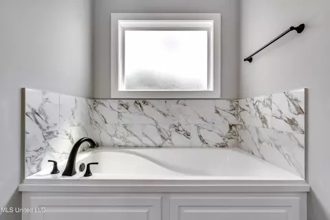 Bath - 501 Harper Cv, Flowood, MS 39232 photo 4 of 10