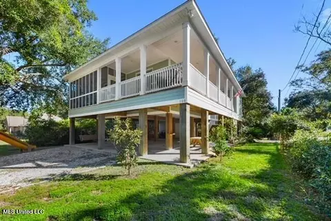 100 Church St, Bay Saint Louis, MS 39520